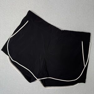 Athleta Brooklyn Black Athletic Shorts Pockets White Piping‎ Size 6